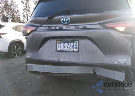 2021 Toyota Sienna Xle z USA, uszkodzony, nr VIN 5TDJSKFC9MS012324